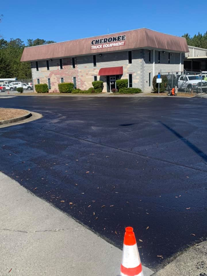 Commercial flat roof with reflective membrane for protection