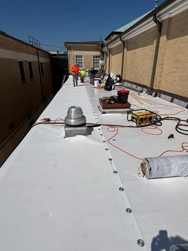 : A reliable roofing contractor provides a written estimate, verifiable