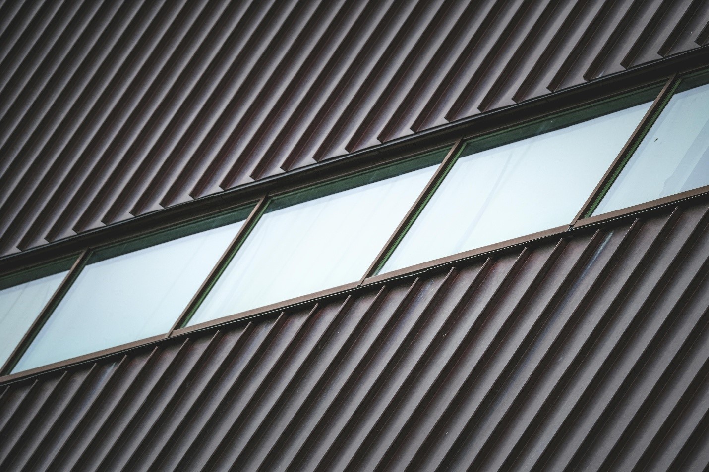 Looking for a roof built for Atlanta weather? Learn why metal roofing continues gaining popularity among local homeowners.